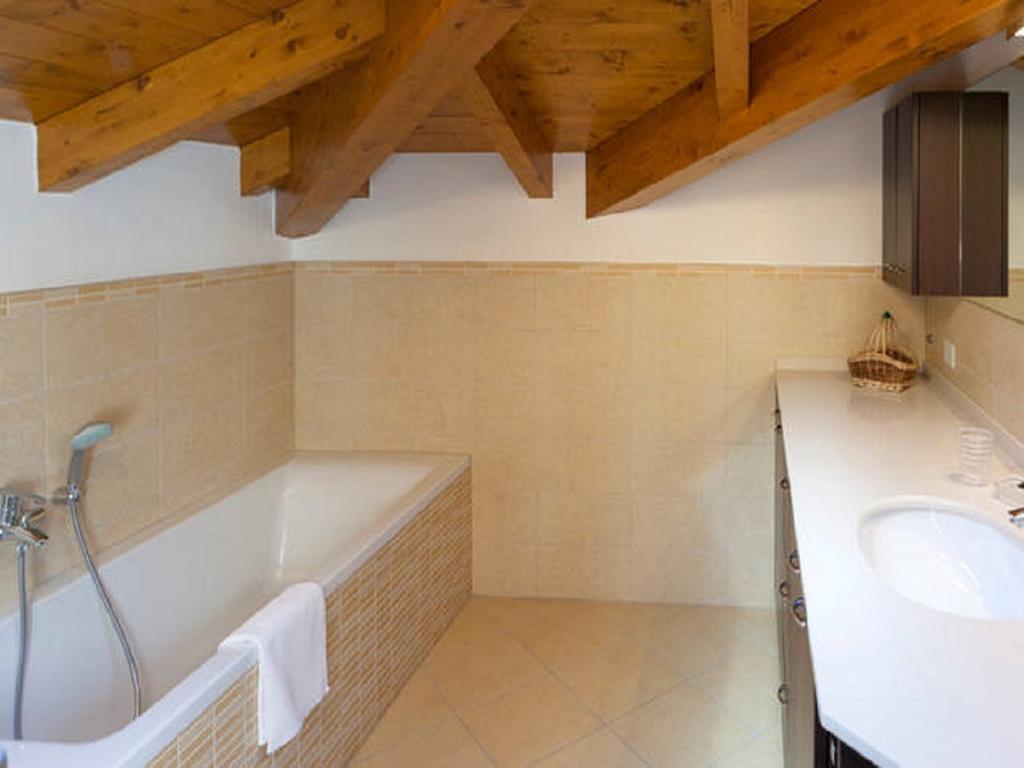 Appartamento Vista Lago - Betta Lezzeno Exterior photo